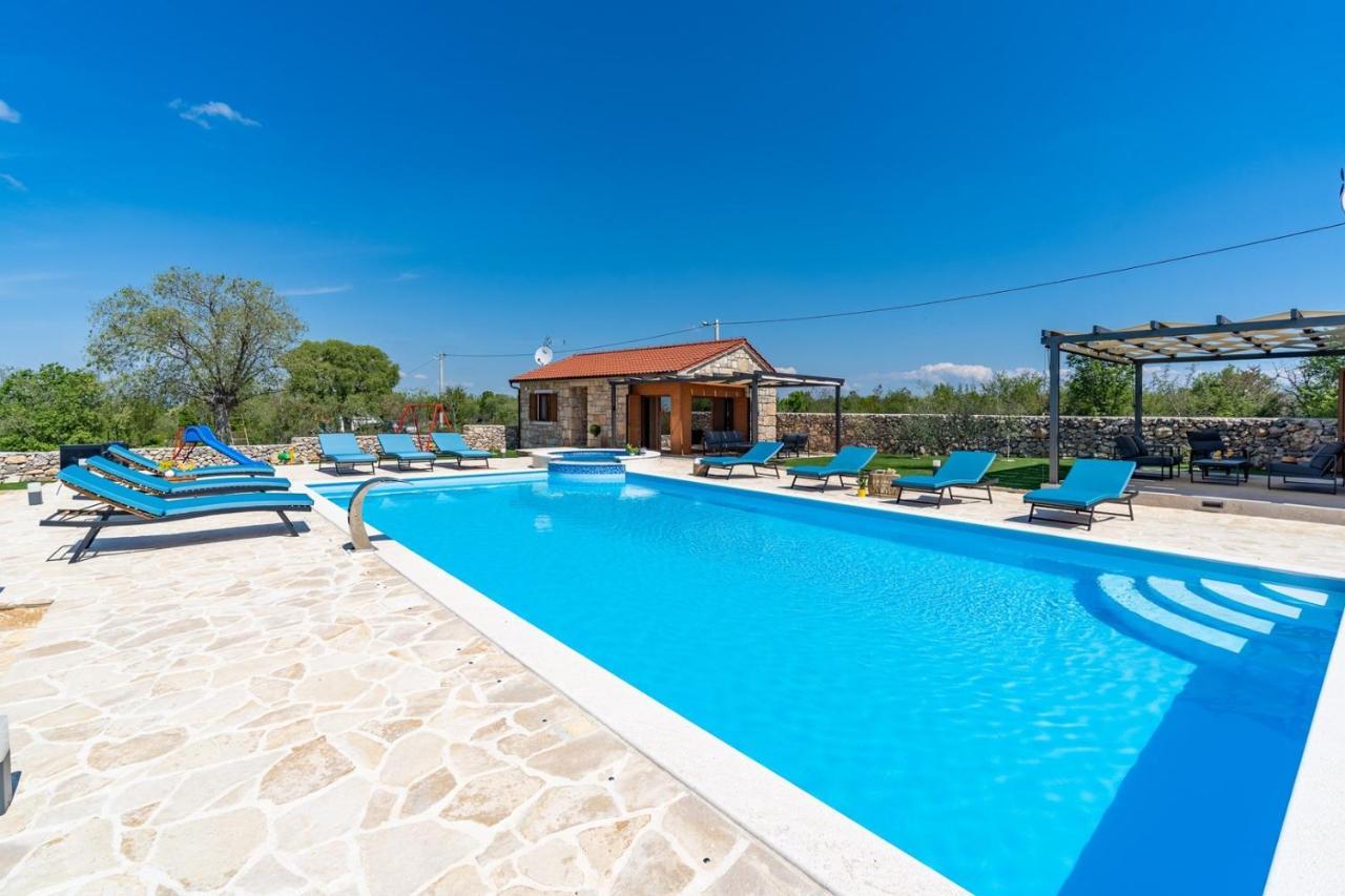 New! Promina Luxury Villa With 72Sqm Heated Pool, Jacuzzi, Infrared Sauna, Tennis Court, Media Room Bogatic Exterior photo