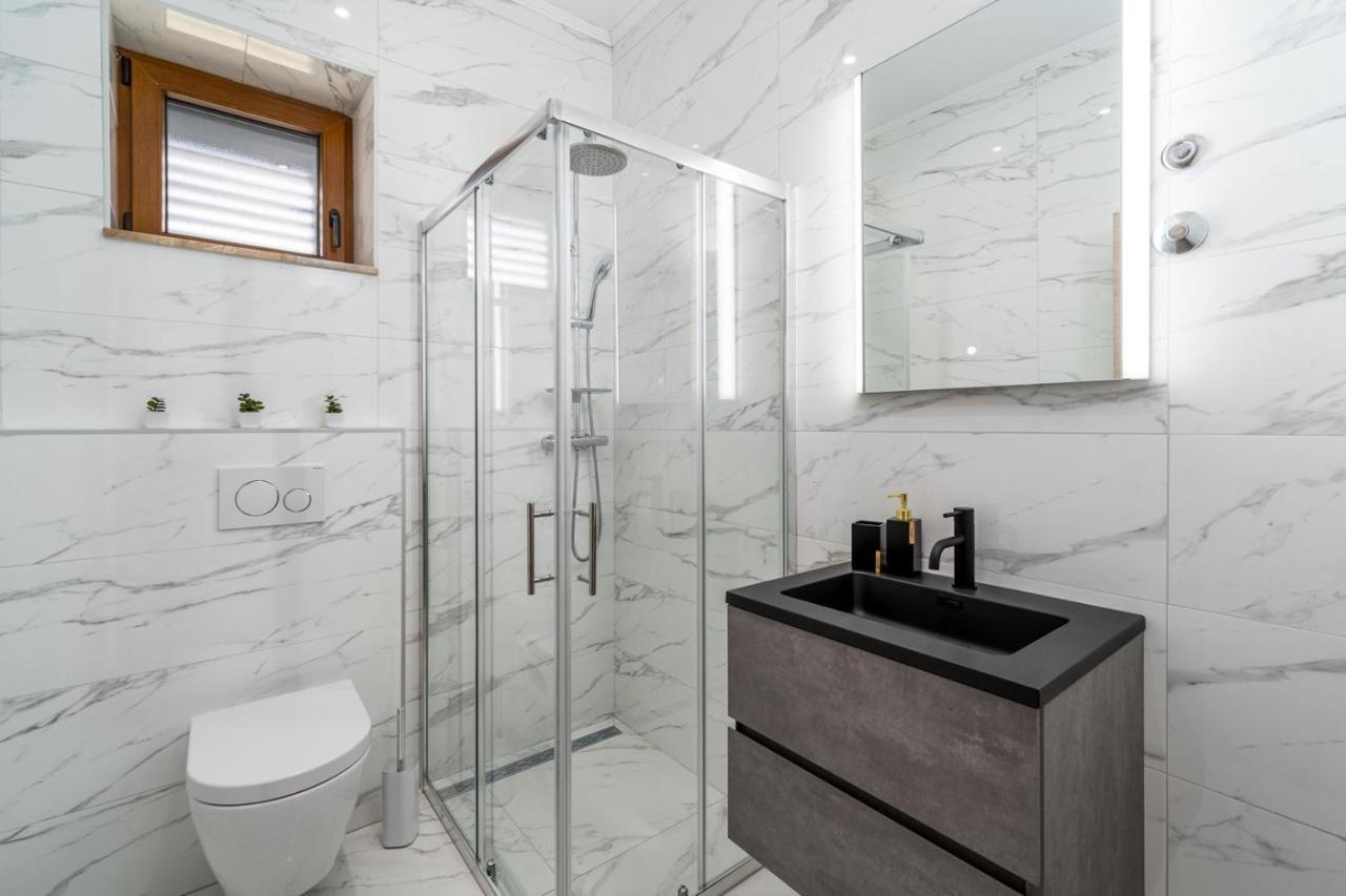 New! Promina Luxury Villa With 72Sqm Heated Pool, Jacuzzi, Infrared Sauna, Tennis Court, Media Room Bogatic Exterior photo