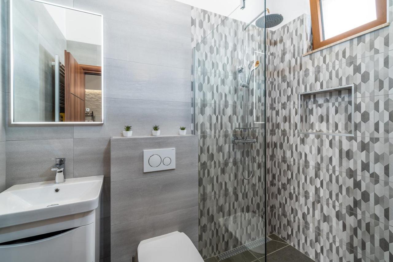 New! Promina Luxury Villa With 72Sqm Heated Pool, Jacuzzi, Infrared Sauna, Tennis Court, Media Room Bogatic Exterior photo