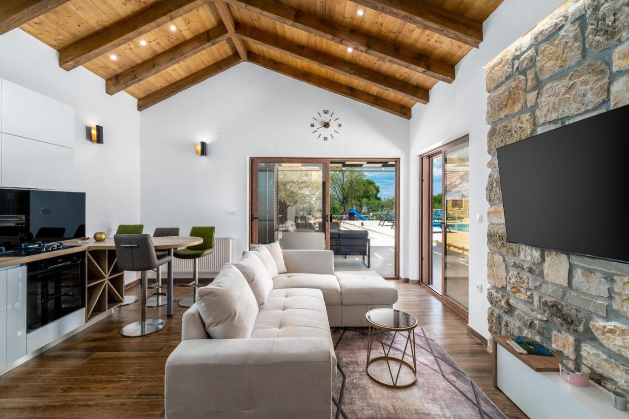 New! Promina Luxury Villa With 72Sqm Heated Pool, Jacuzzi, Infrared Sauna, Tennis Court, Media Room Bogatic Exterior photo