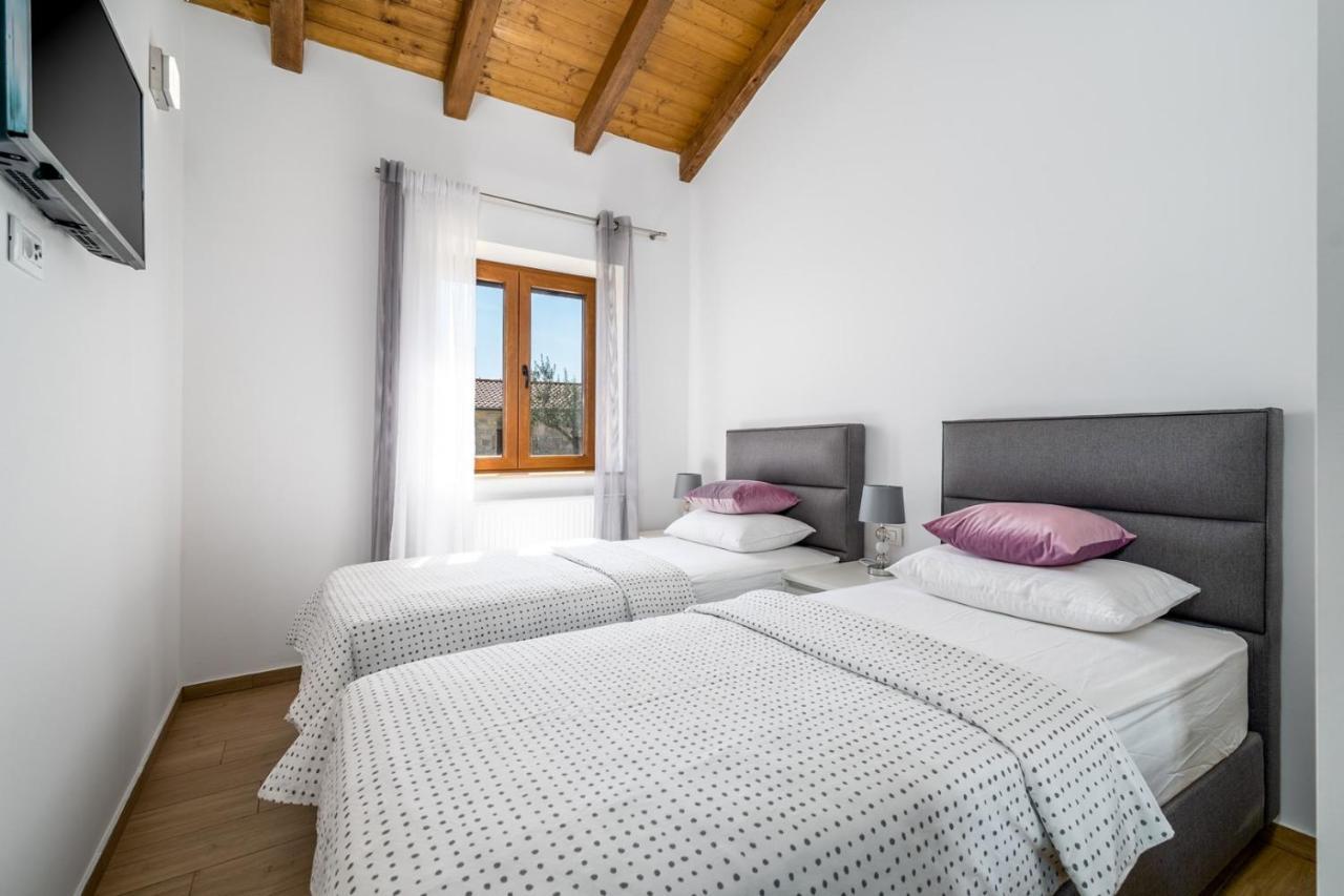 New! Promina Luxury Villa With 72Sqm Heated Pool, Jacuzzi, Infrared Sauna, Tennis Court, Media Room Bogatic Exterior photo