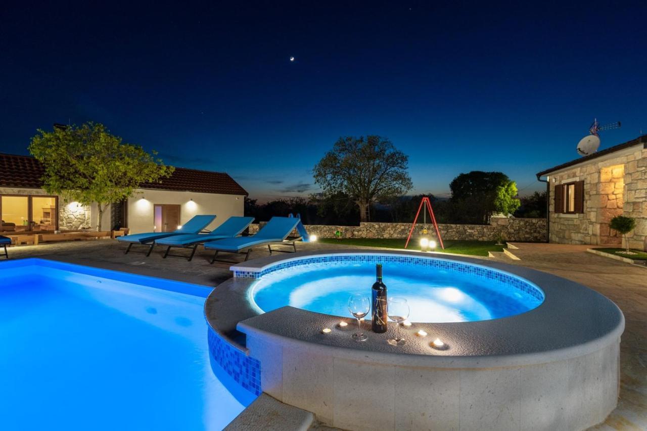 New! Promina Luxury Villa With 72Sqm Heated Pool, Jacuzzi, Infrared Sauna, Tennis Court, Media Room Bogatic Exterior photo