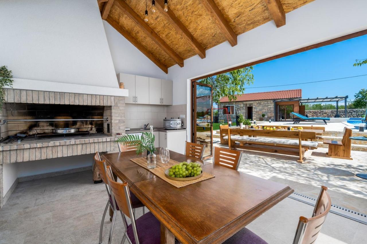 New! Promina Luxury Villa With 72Sqm Heated Pool, Jacuzzi, Infrared Sauna, Tennis Court, Media Room Bogatic Exterior photo